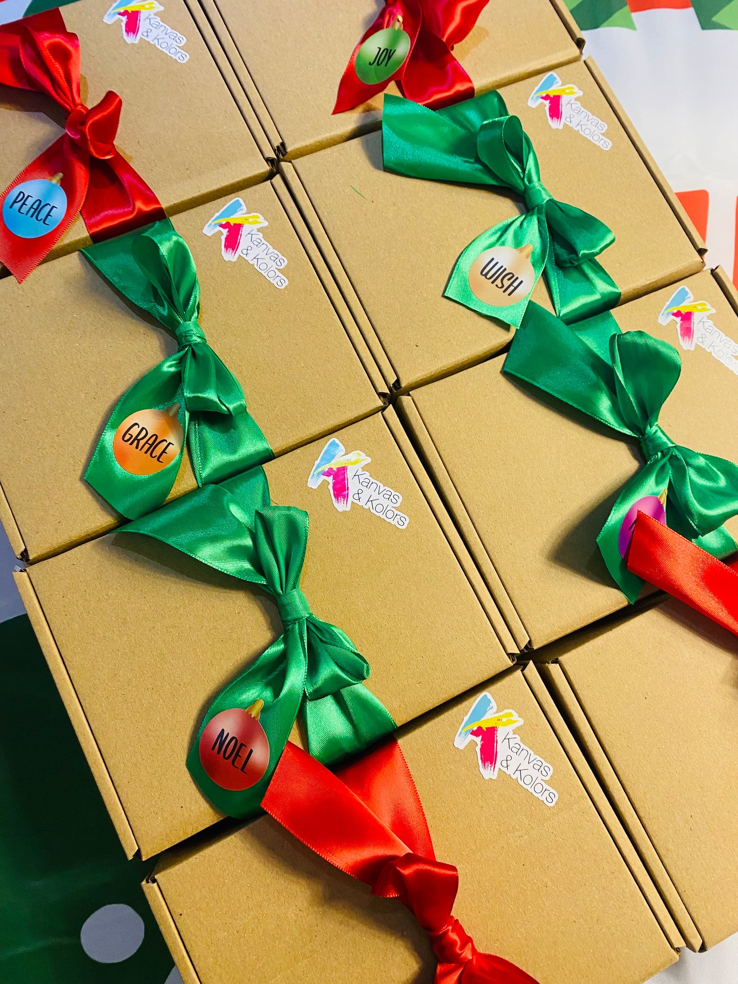 *Black Friday - Assorted Christmas Ornaments mini paintbox