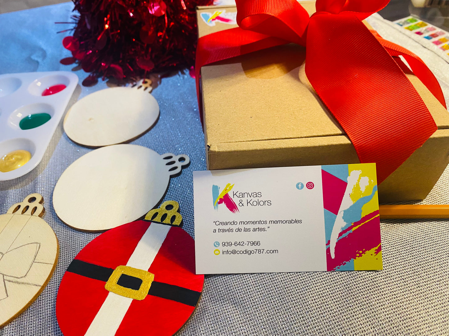 *Black Friday - Assorted Christmas Ornaments mini paintbox